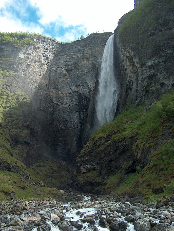 Der Vettisfossen ist der hchste Wasserfall Norwegens mit einem freien Fall von 275 m.