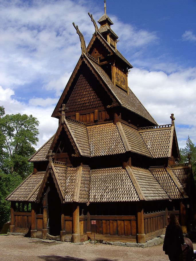 Die Original Stabkirche von Gol stammt aus dem Jahre 1250. Sie wurde bis 1881 benutzt, geriet aber immer mehr in Verfall. Die Kirche wurde dann 1882 verkauft und anschlieend im Norwegischen Folkemuseum in Oslo wieder aufgebaut.