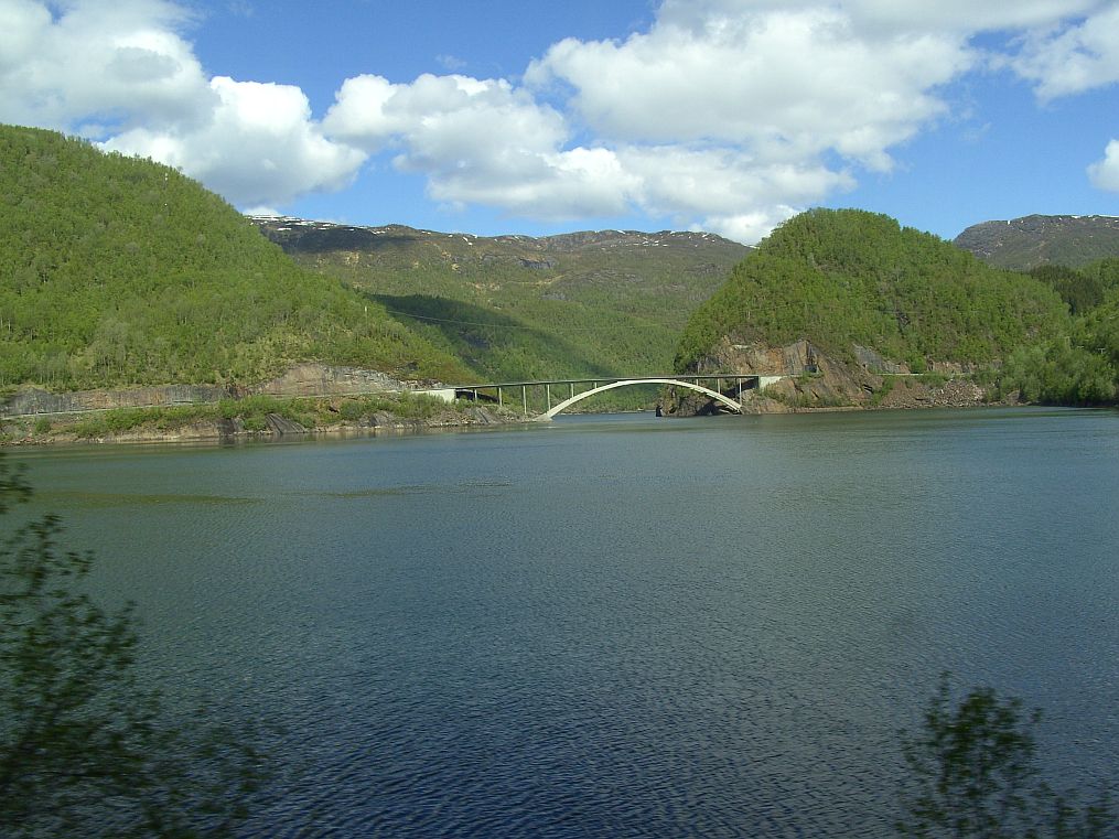 Die Europastrae 6 (E 6) ist eine wichtige Nord-Sd-Verbindung und erstreckt sich ber insgesamt 3.140 km von Trelleborg bis nach Kirkenes.