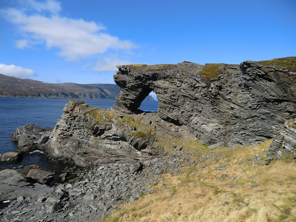 Die Felsenformation Kirkeporten (das Kirchenportal) ist eine geologische Spezialitt