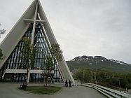 Die Eismeerkathedrale ist das Wahrzeichen der Stadt Troms