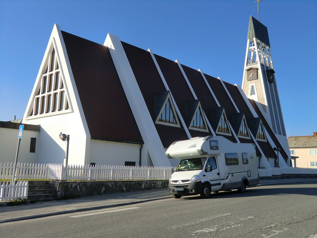 Die lutherische Kirche von 1961 ist modern, warm und behaglich