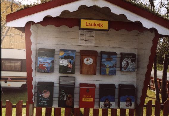 Bunte Briefkästen in Lauvik