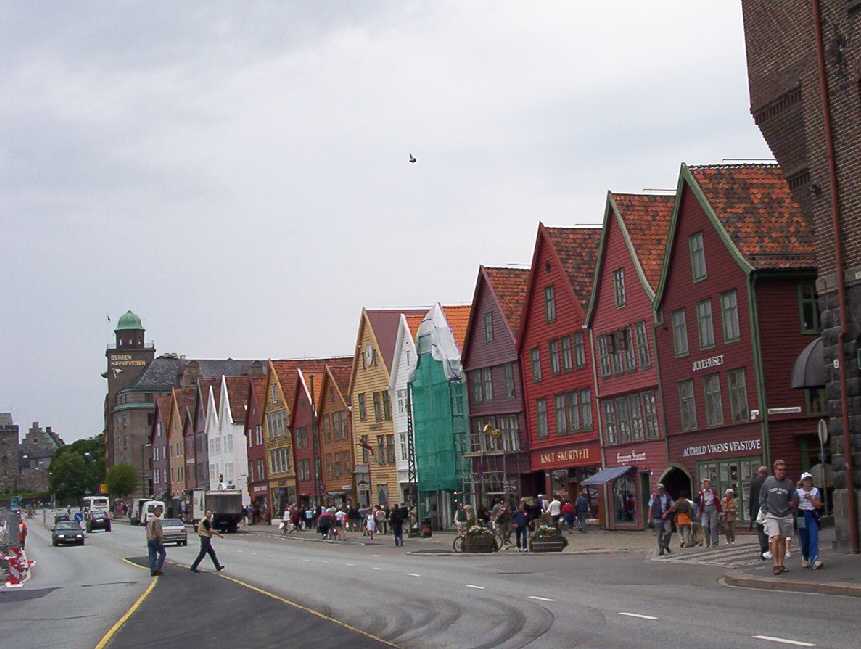 die Bryggen-Häuser von Bergen beherbergen viele kleine Läden