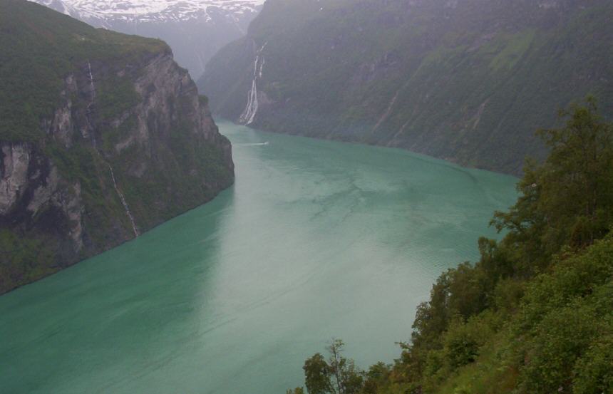 Der Geirangerfjord ist bis zu 300m tief