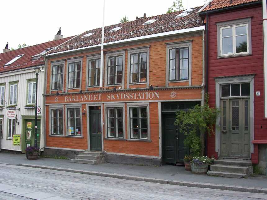 Im Stadtteil Bakklandet, an der östlichen Seite des Flusses Nidelva