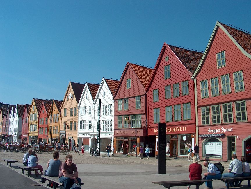 der historische Stadtteil Bryggen steckt voller Läden und Galerien in denen man so manches Erinnerungsstück findet