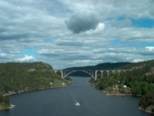 Blick von der neuen auf die alte Grenzbrücke - Svinesundbroen