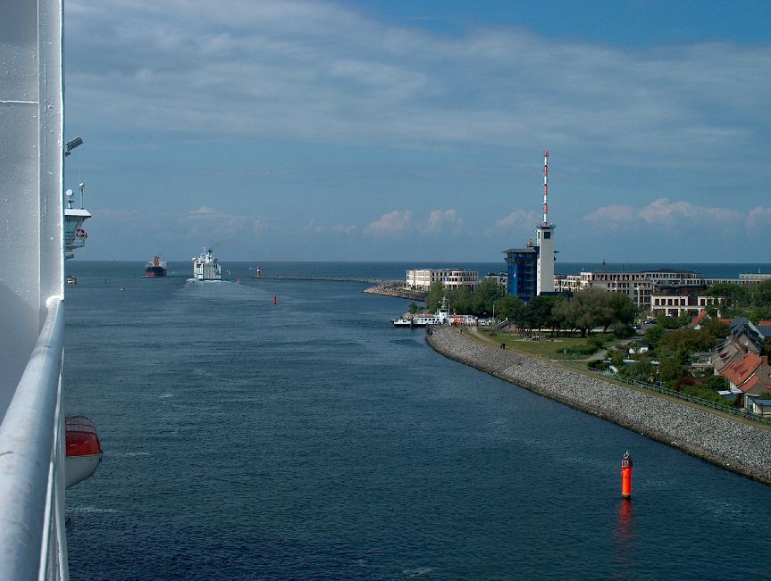 Hafenausfahrt in Rostock-Warnemünde
