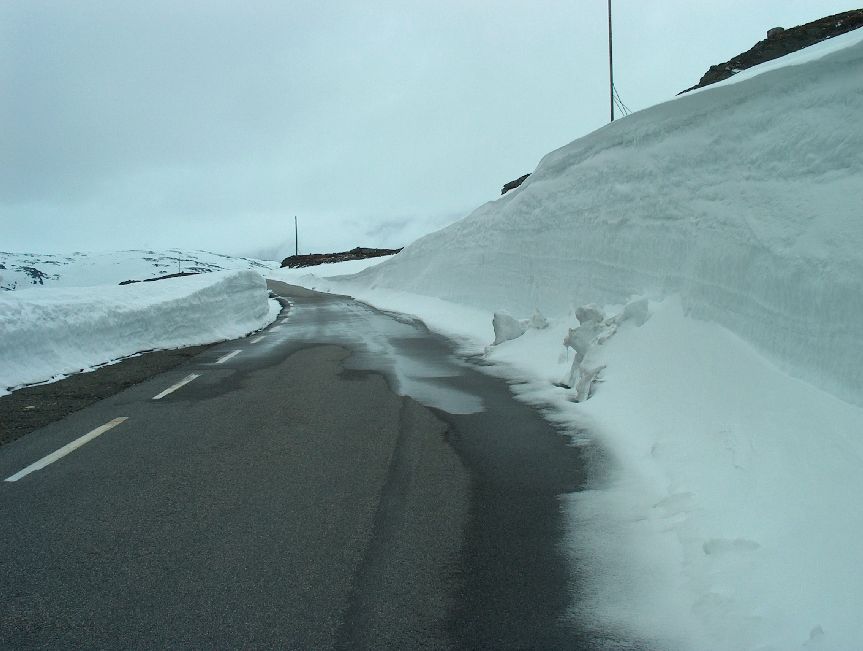 der Schneeweg von Lærdal nach Aurland