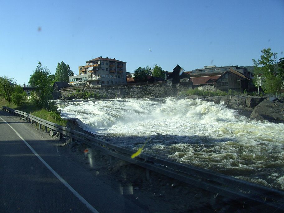 Der Lågen-Fluß in Kongsberg