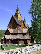 Die Kirche wurde im Jahr 1240 errichtet und am 25. Oktober 1242 geweiht.
