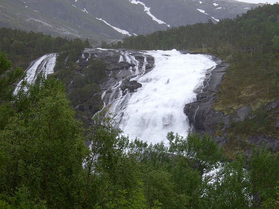Um zum Nyastølsfossen zu gelangen, muß man 400 Höhenmeter überwinden.