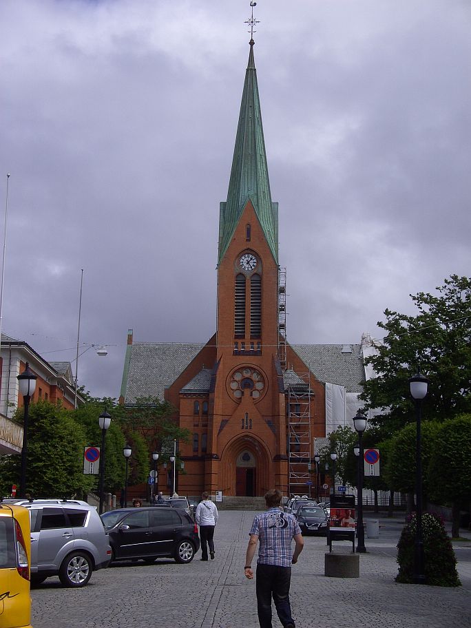 Die Vår Frelsers Kirke in Haugesund ist unserer St.-Michaels-Kirche in Dresden-Bühlau in vielen ähnlich.