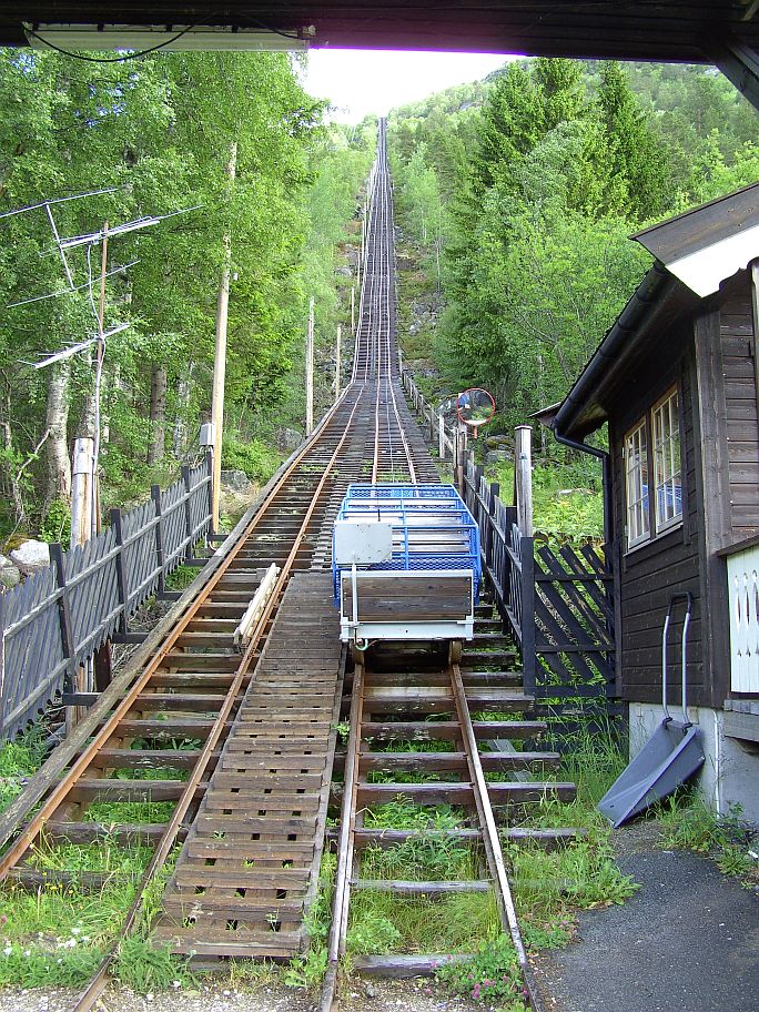 Mågelibanen - 985 m lange + 415 m hohe Bahn im Skjeggedal hinauf zum Mågelitopp 