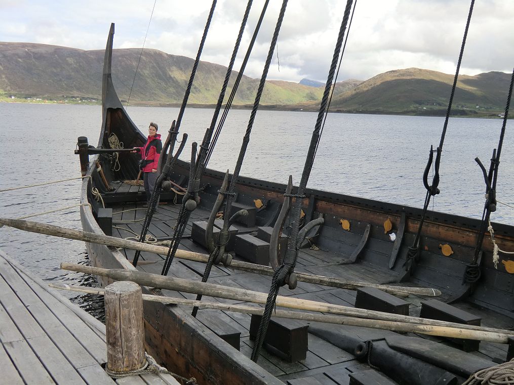 Aufwendiger Original Nachbau eines Wikingerschiffes