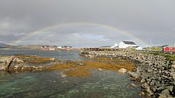 Regenbogen in Sakrisøy