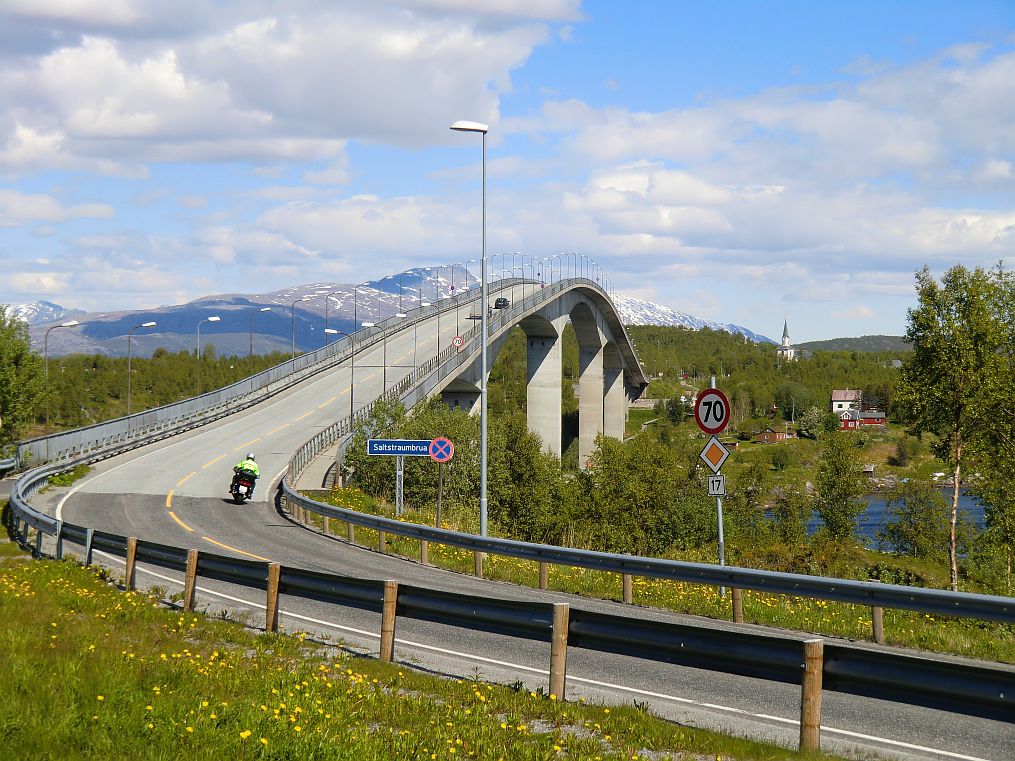 Wir sind uns einig, das die Saltstraumenbrücke ein eleganter, schöner Brückenbau ist.