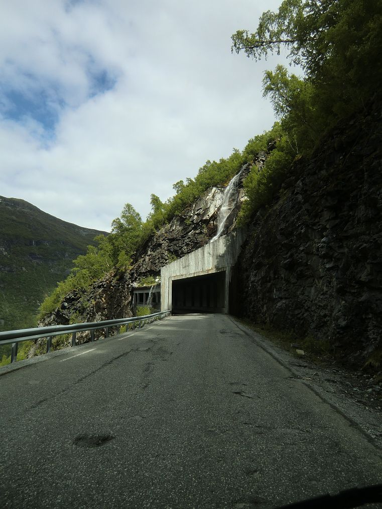 Auf der Rv53 oberhalb Øvre Årdal