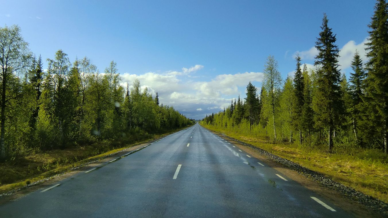 Von Haparanda nach Pajala entlang des Grenzflußes Torneälv.