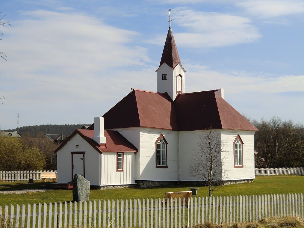 Die ltere der zwei Kirchen in Karasjok