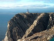 Die 309 m hohe Felsklippe wird seit 1664 als der nördlichste Punkt Europas besucht.