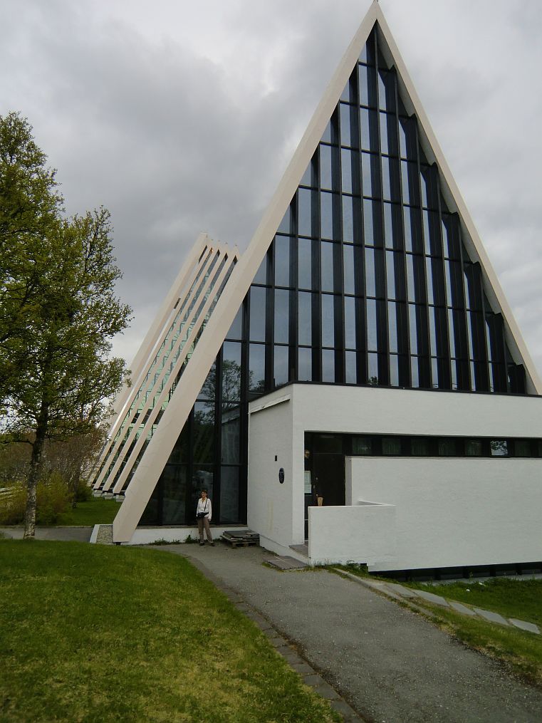 Die eigenwillige Architektur von Jan Inge Hovik soll das Nordlicht, Eis und lange Dunkelheit symbolisieren.