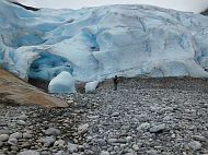 Die Gletscherzunge des Engenbreen ist bis zu 40m dick