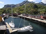 Der kleine idyllische Hafen von Nusfjord