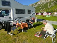 Treffen mit unseren Freunden aus Kerzers/Schweiz auf dem Campingplatz Ramberg Gjestegård AS / Lofoten