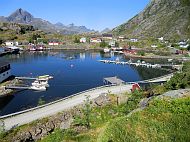 Der kleine Ort Sund auf der Insel Flakstadøy