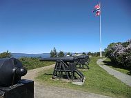 Weht die große norwegische Fahne auf der Festung, so ist diese für seine Besucher geöffnet