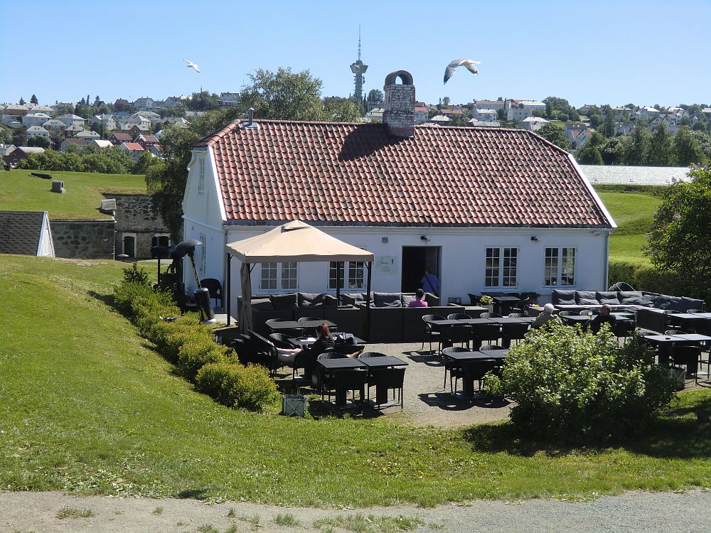 Tolles Restaurant in Trondheims bester Lage mit Ausblick über der Stadt