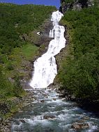 Hjellefossen, der am nächsten gelegene Wasserfall.