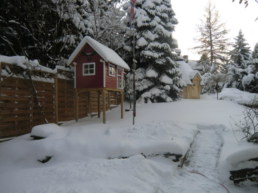 In der Nacxht zum 2. Dezember sind schon wieder gute 20 cm Neuschnee gefallen.